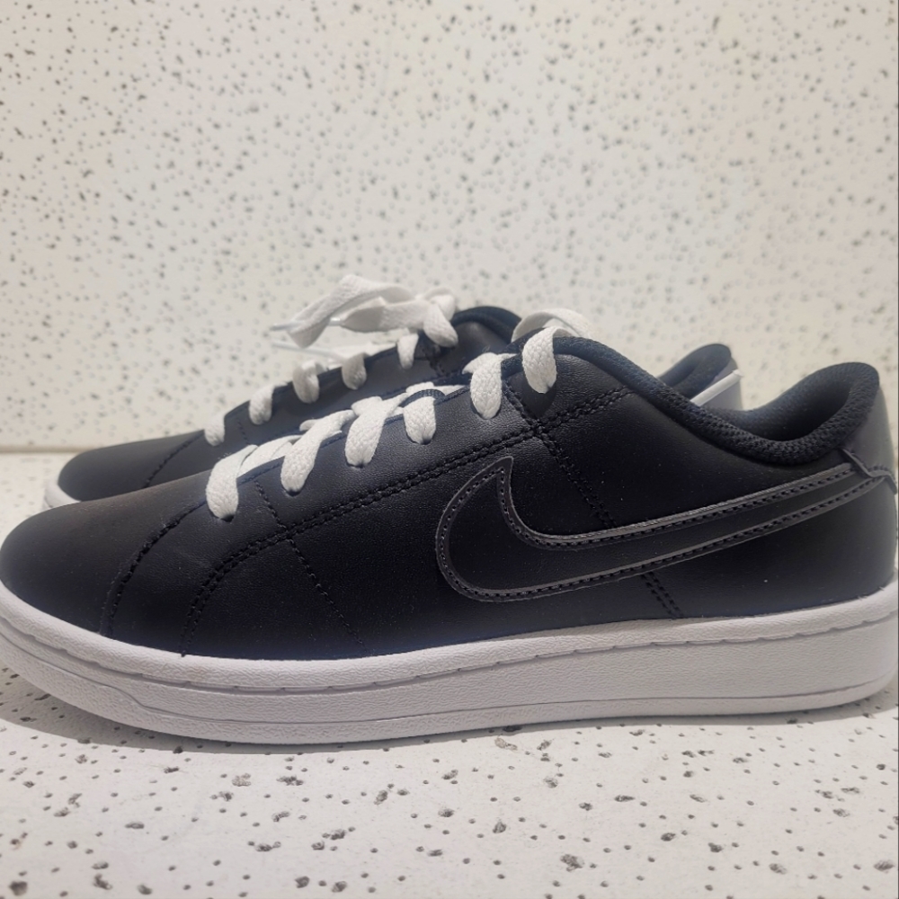 BRAND NEW NIKE TENNIS SHOES